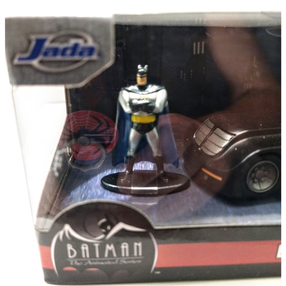 Hollywood Rides 'BATMAN The Animated Series' Batmobile & Batman - 1:32 Scale - Picture 3 of 5